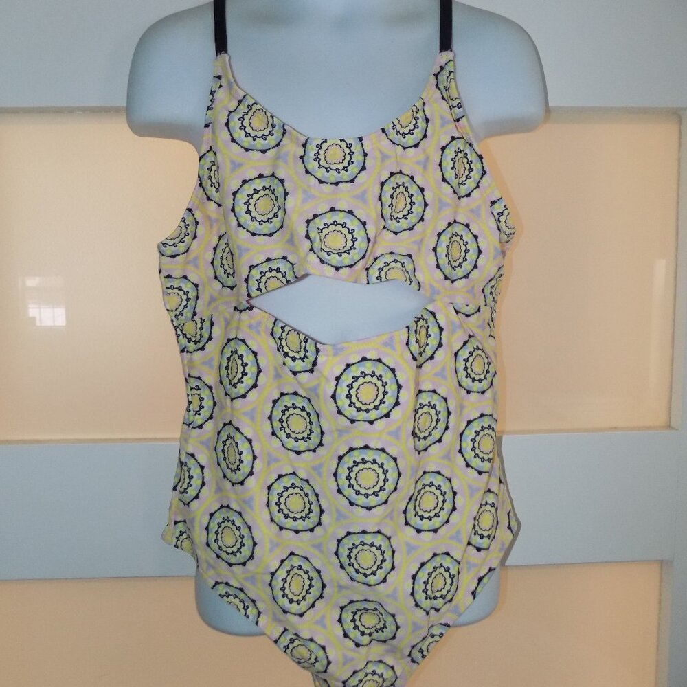 Sweet Pineapple Circle Design Front Cut Out One Piece Size 10 Girl's NEW